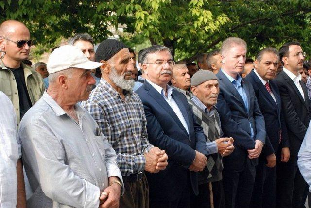 Bakan Yılmaz, Sivas’ta Ziyaretlerde Bulundu