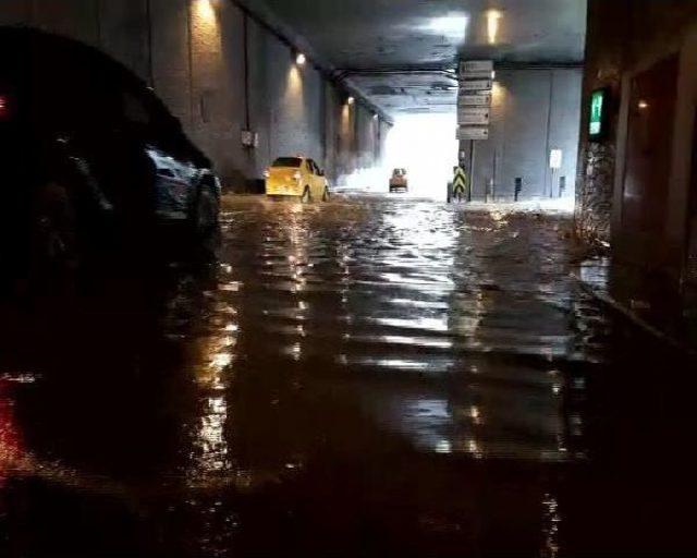 Taksim Tünelini Su Bastı