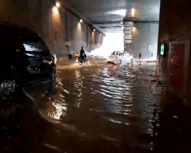 Taksim Tünelini Su Bastı