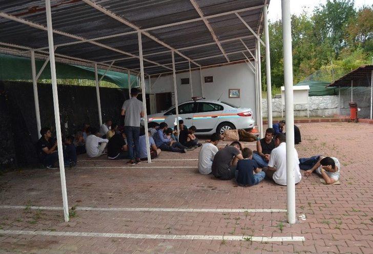 Deniz Yoluyla Romanya’ya Gitmek İsteyen 250 Kaçak Göçmen Yakalandı G2