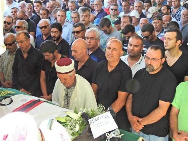 Motosiklet Kazasında Ölen Mehmet, Çeşme'de Toprağa Verildi