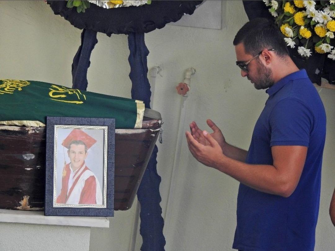 19 Yaşında Kazada &Ouml;lm&uuml;şt&uuml;, G&ouml;zyaşlarıyla Defnedildi