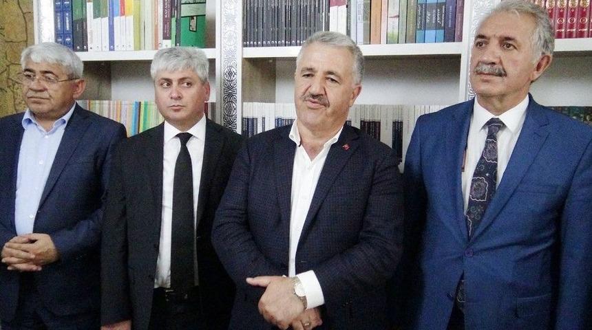 Bakan Arslan: &ldquo;30 Ağustos-5 Eyl&uuml;l Arası Otoyollar Ve K&ouml;pr&uuml;lerden &Uuml;cret Alınmayacak&rdquo;