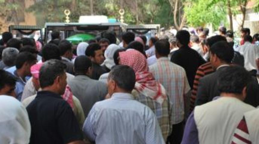 Kamyonetin &Ccedil;arptığı &Ccedil;ocuk &Ouml;ld&uuml;