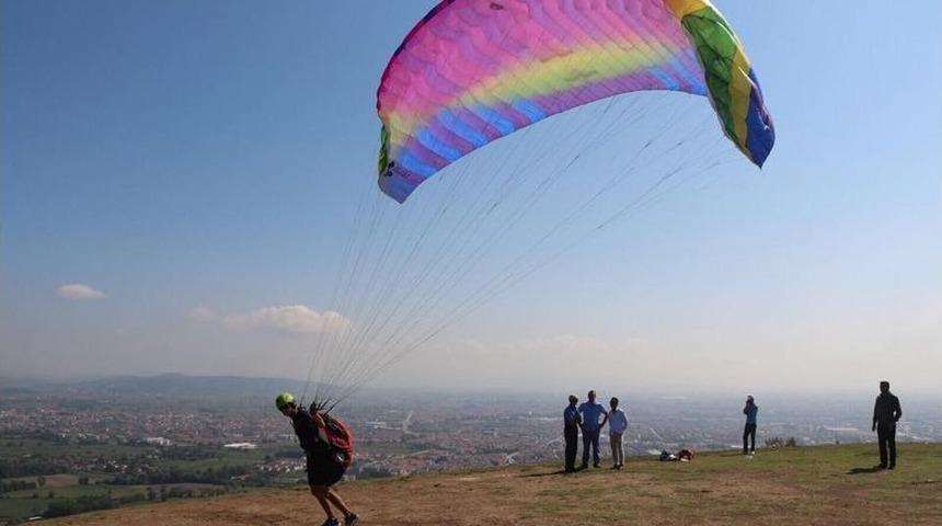 Dostum Yama&ccedil; Paraş&uuml;t&uuml; Pilotlarından B&uuml;y&uuml;k Başarı
