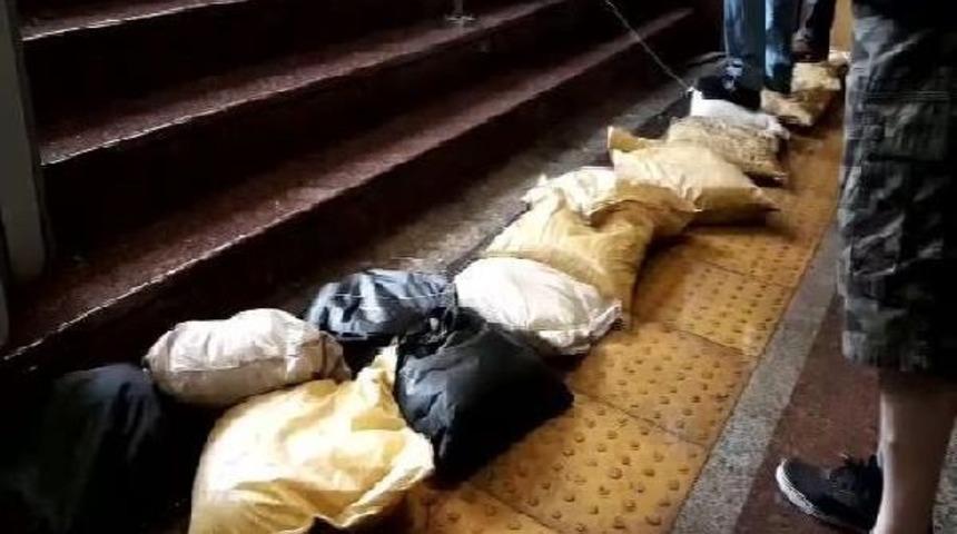 Taksim Meydanı'nda Kuvvetli Yağış Etkili Oldu&nbsp;