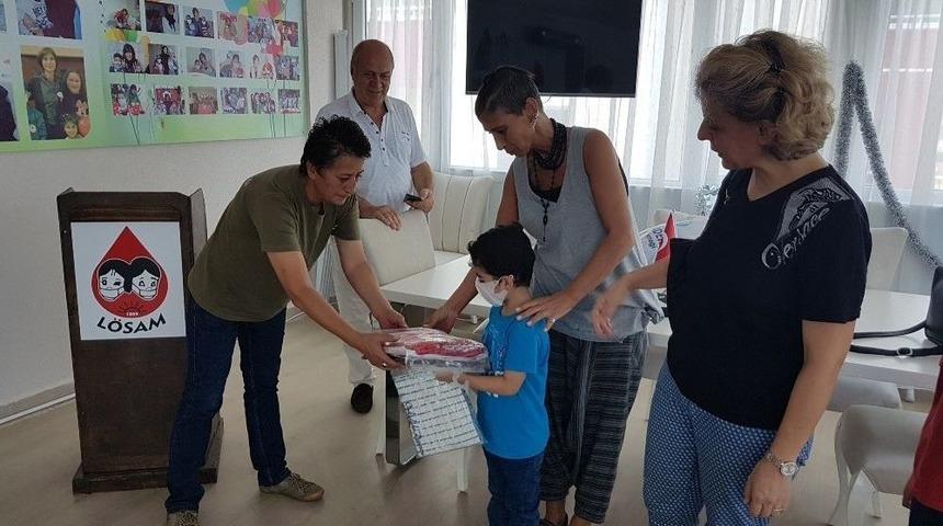 Umut Derneği&rsquo;nden L&ouml;semililere Bayramlık Yardımı