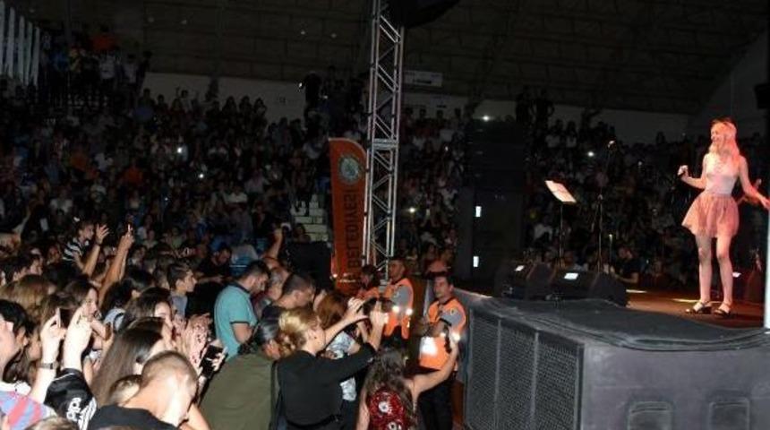 Aleyna Tilki: Gen&ccedil;liğin Beklediği Şarkıyı Yapmışım