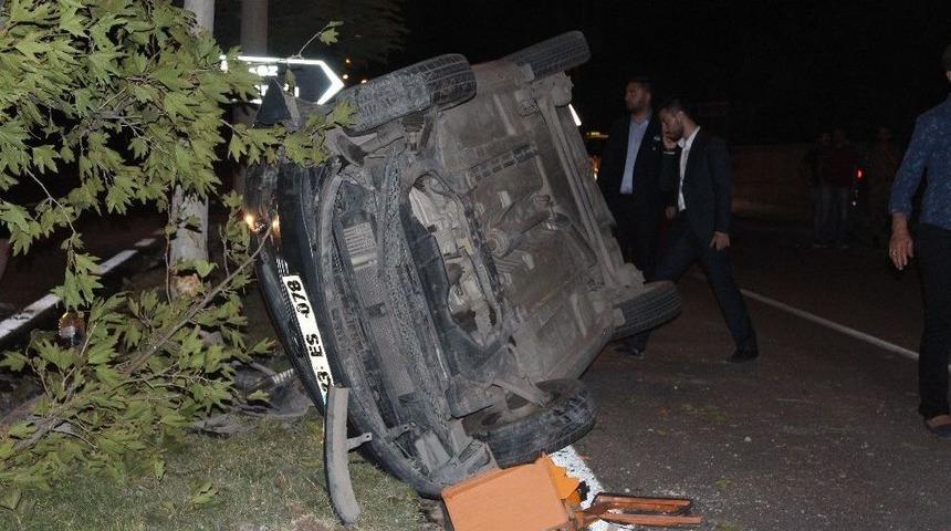 D&uuml;ğ&uuml;n D&ouml;n&uuml;ş&uuml; Trafik Kazası: 4 Yaralı