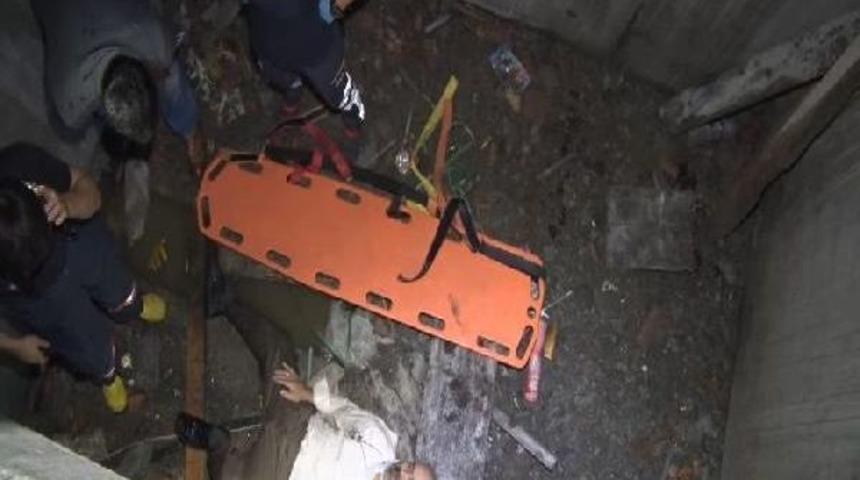 İnşaatın Gece Bek&ccedil;isi Asans&ouml;r Boşluğuna D&uuml;şt&uuml;