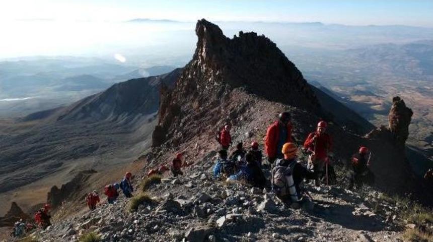 Dağcılardan, Erciyes'e 30 Ağustos Zirve Tırmanışı