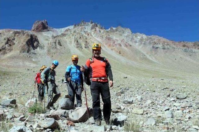 Dağcılardan, Erciyes'e 30 Ağustos Zirve Tırmanışı