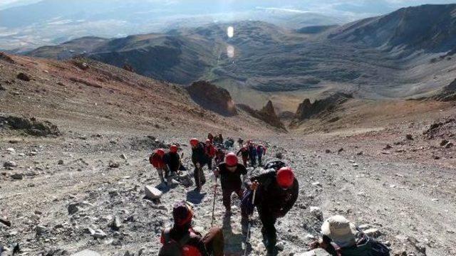 Dağcılardan, Erciyes'e 30 Ağustos Zirve Tırmanışı