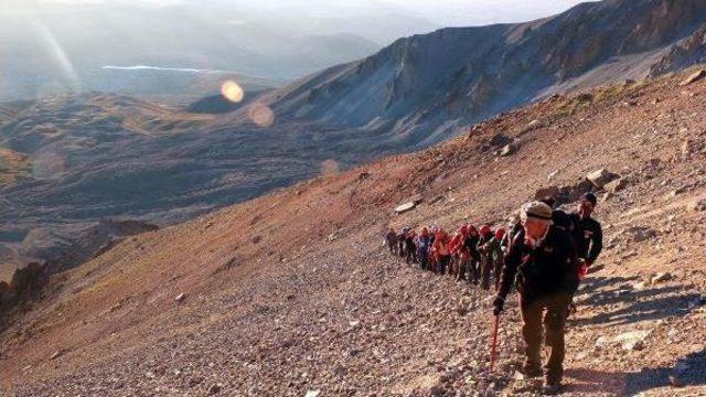 Dağcılardan, Erciyes'e 30 Ağustos Zirve Tırmanışı