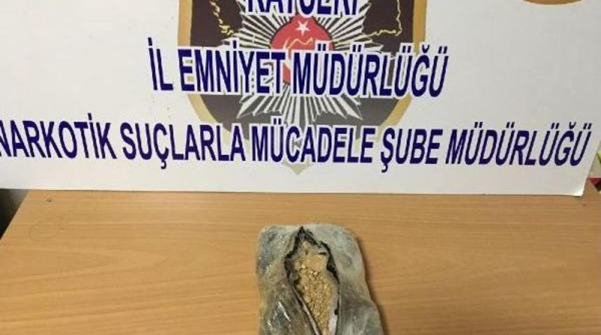 Kayseri'de Otomobildeki 1 Kilo Eroine 2 G&ouml;zaltı