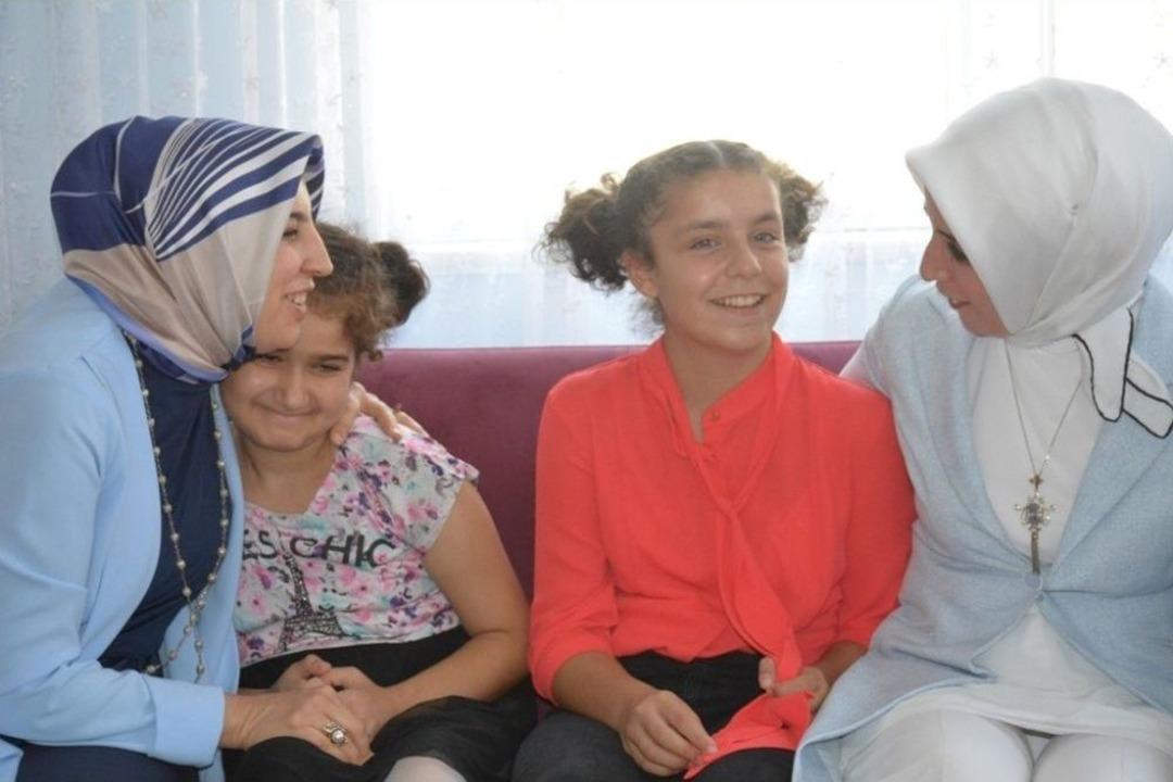 Bakan T&uuml;fenkci&rsquo;nin Eşinden Bayram Ziyaretleri