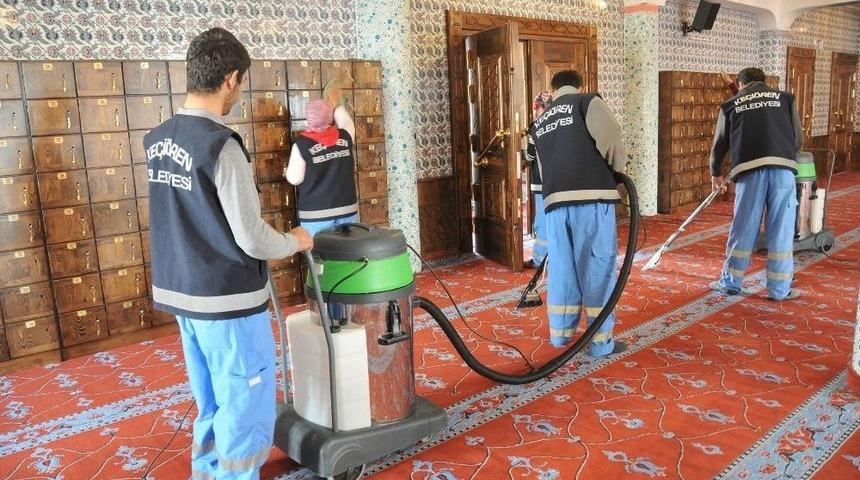 Ke&ccedil;i&ouml;ren&rsquo;de İbadethaneler Bayrama Hazır