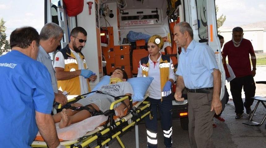 Sivas&rsquo;ta Trafik Kazası: 4 Yaralı