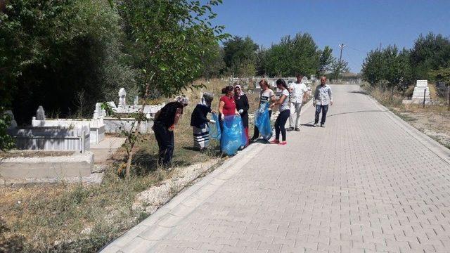 Varto’da Kurban Bayramı Öncesi Mezarlık Bakımı