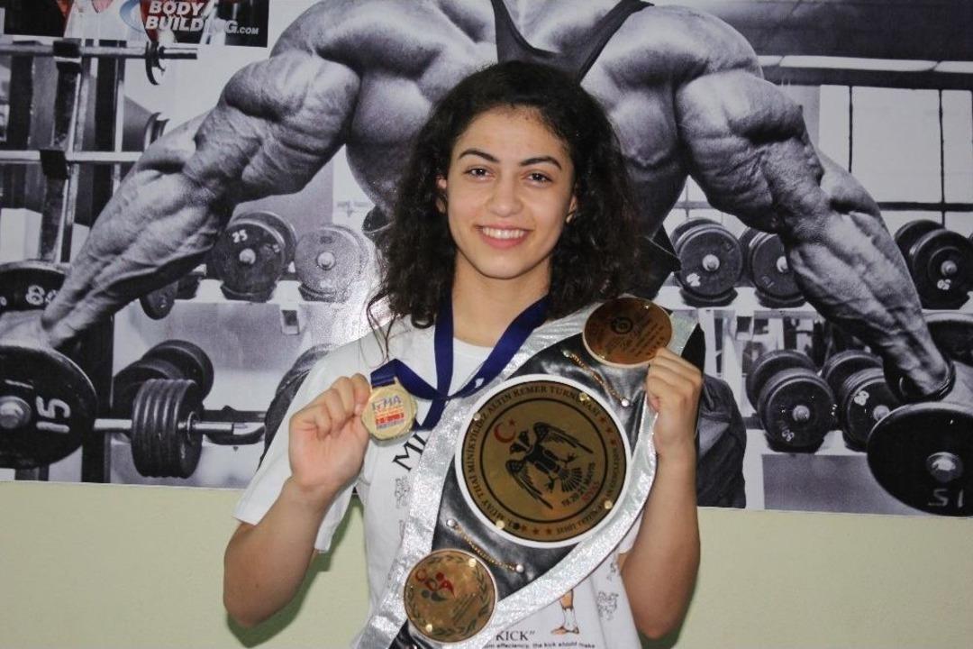 Hataylı İrem Şampiyonluğa Doymuyor