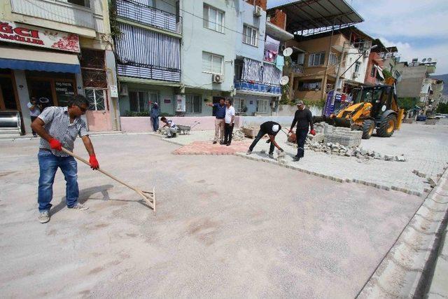 Bayraklı’da Kilit Parke Seferberliği