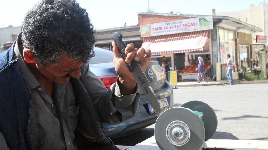 Bı&ccedil;aklar Kurbana Hazır