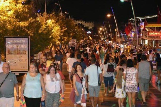 Marmaris Gece Gündüz Cıvıl Cıvıl