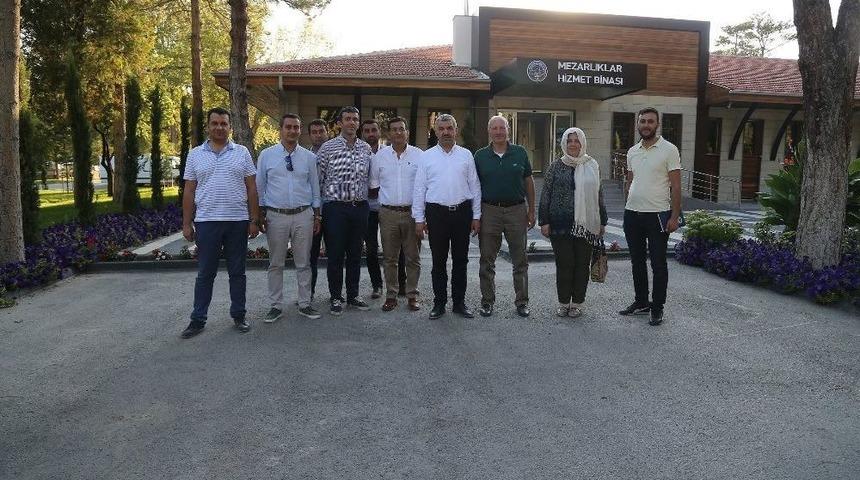 T&uuml;rkiye&rsquo;ye &Ouml;rnek Mezarlık-