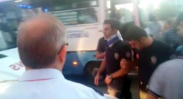 Kazada 2 Polis Yaralandı, Midibüs Sürücüsü Kalp Krizi Geçirdi