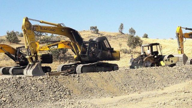 Teröristler Siirt’te İş Makinelerini Ateşe Verdi