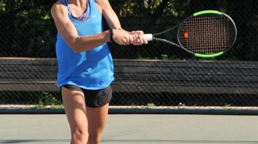 13 Yaşındaki Tenis&ccedil;inin Hedefi '2023 Wimbledon Tenis Turnuvası'na Katılmak