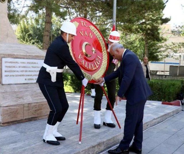 Van'da 30 Ağustos Zafer Bayramı Kutlandı