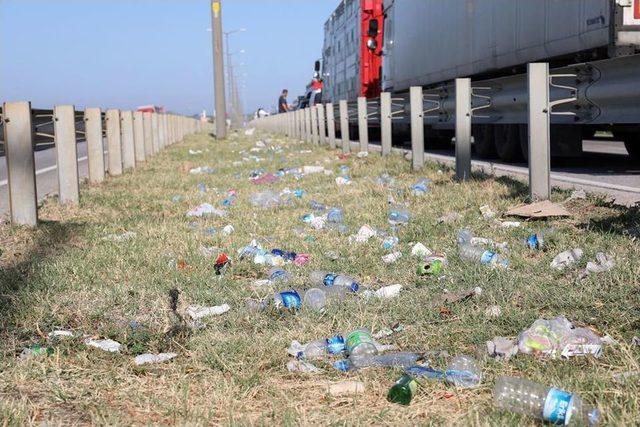 Gurbetçilerin Bıraktığı Çöpleri Edirne Belediyesi Temizledi