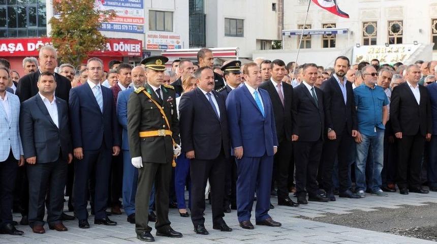 Esenyurt&rsquo;ta Zafer Bayramı Cumhuriyet Meydanı&rsquo;nda Kutlandı