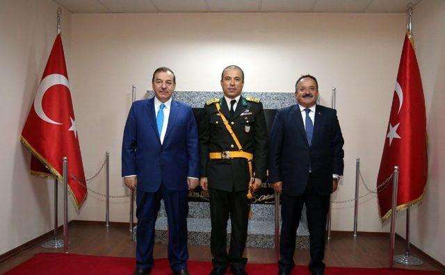 Esenyurt’ta Zafer Bayramı Cumhuriyet Meydanı’nda Kutlandı 3