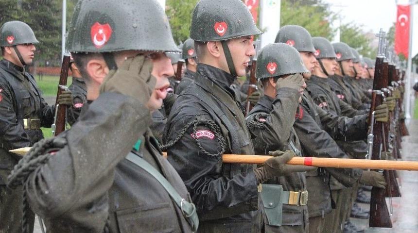 Bolu&rsquo;da Sağanak Yağış Kutlama T&ouml;renini Erteletti