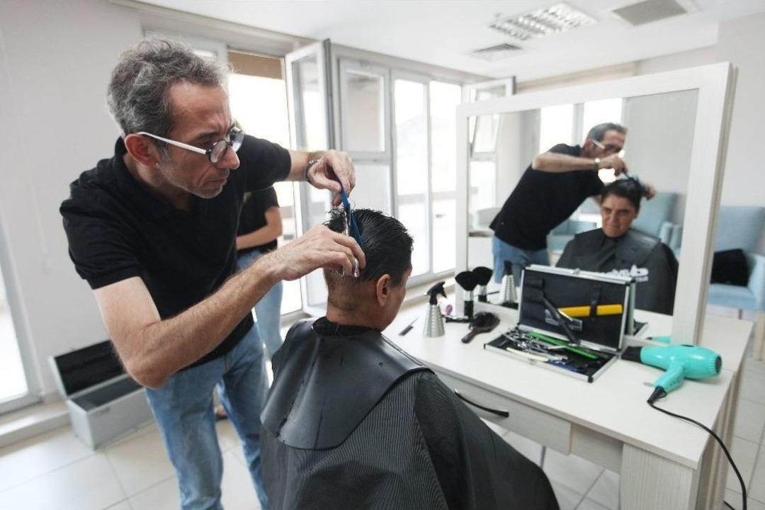 Z&uuml;beyde Hanım Konuk Evi Sakinlerine Bayram Hediyesi