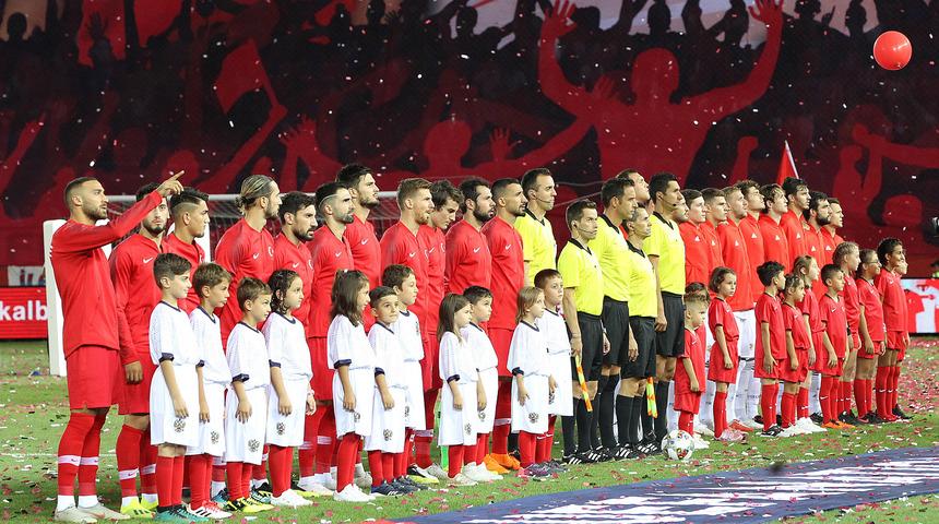 Yunus Mallı'nın şutu otobüs şoförünün suratına geldi