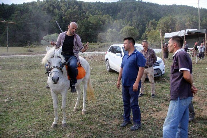 Yıkım Kararı Gelen Yayla Evi Sahiplerine Atlı, Tüfekli Destek G2