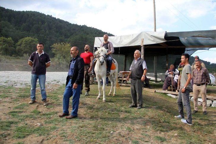 Yıkım Kararı Gelen Yayla Evi Sahiplerine Atlı, Tüfekli Destek G4