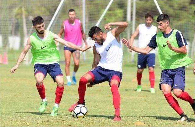 Antalyaspor'dan Zafer Bayramı'na Bayraklı Kutlama