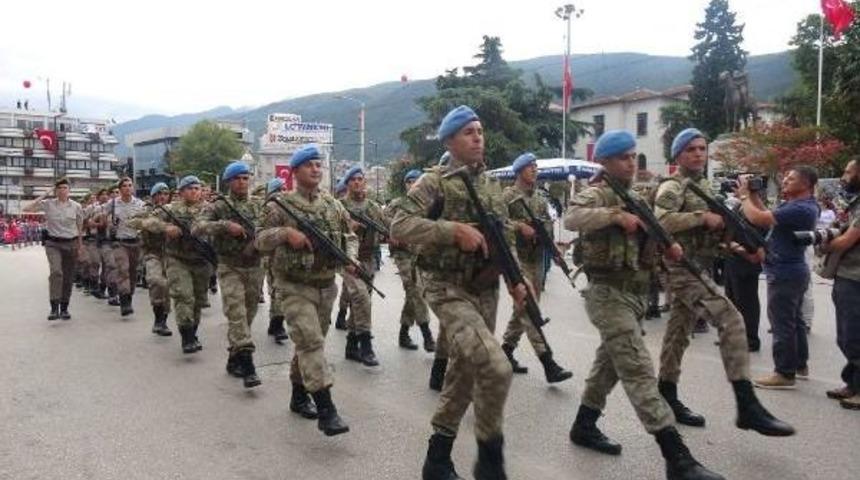 Bursa'da Coşkulu Zafer Bayramı Kutlaması