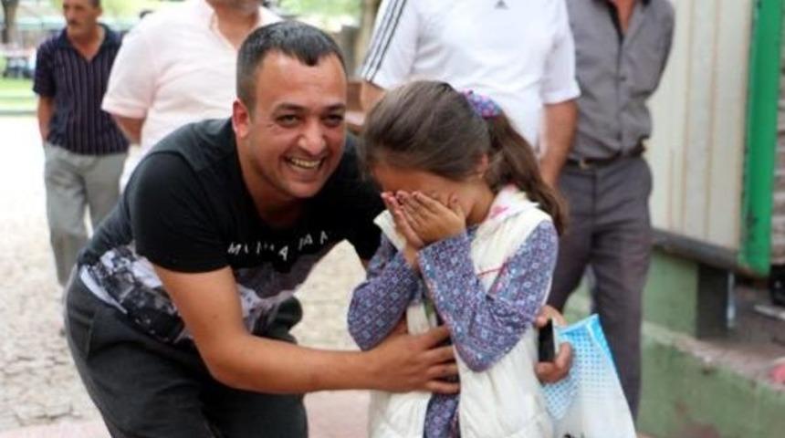 Ş&uuml;pheli &Ccedil;antanın Patlatılma Anı K&uuml;&ccedil;&uuml;k Kızı Korkuttu