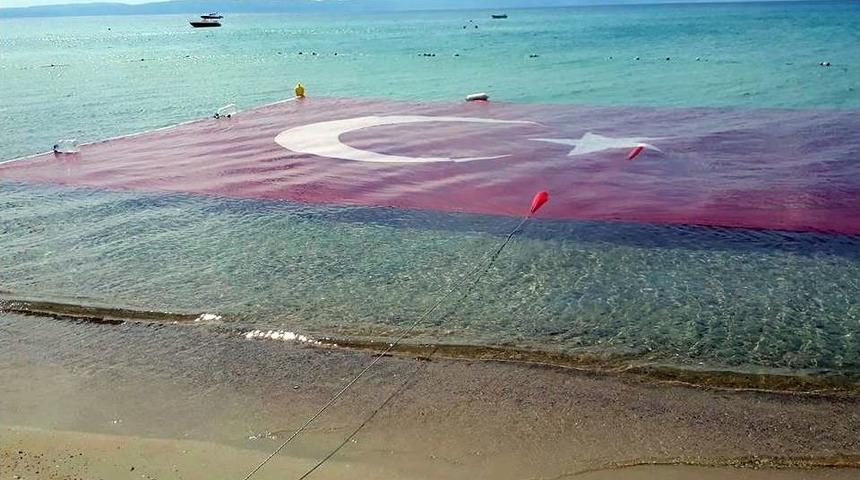 Saros&rsquo;a Dev T&uuml;rk Bayrağı