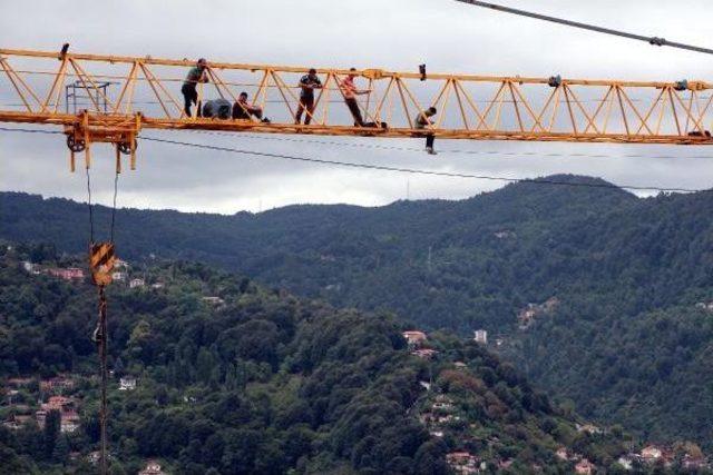 Toki Inşaatında Ücret Alamayan 8 Iççi Kule Vincine Çıktı