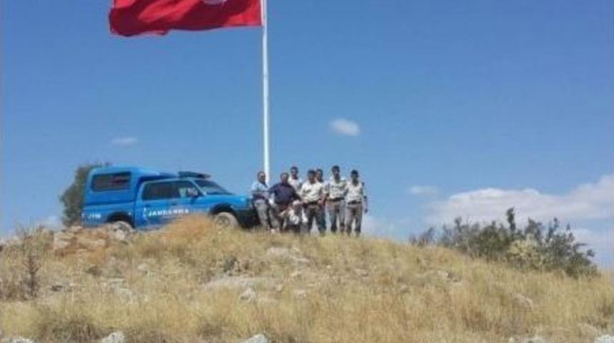 Seydişehir&rsquo;de Y&uuml;ksek Kayalığa T&uuml;rk Bayrağı Dikildi