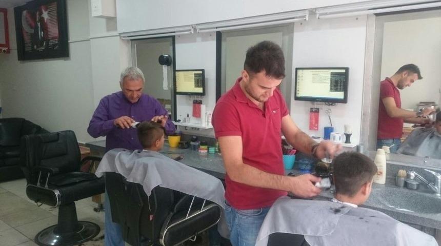 Alaçam’da Berberler Randevu Uygulamasına Geçti