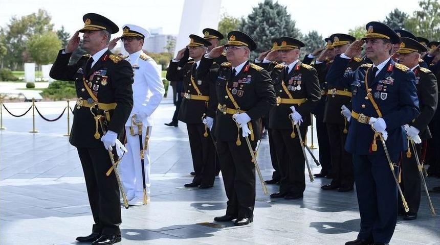 Genelkurmay Başkanı Orgeneral Akar, Devlet Mezarlığı’nı Ziyaret Etti