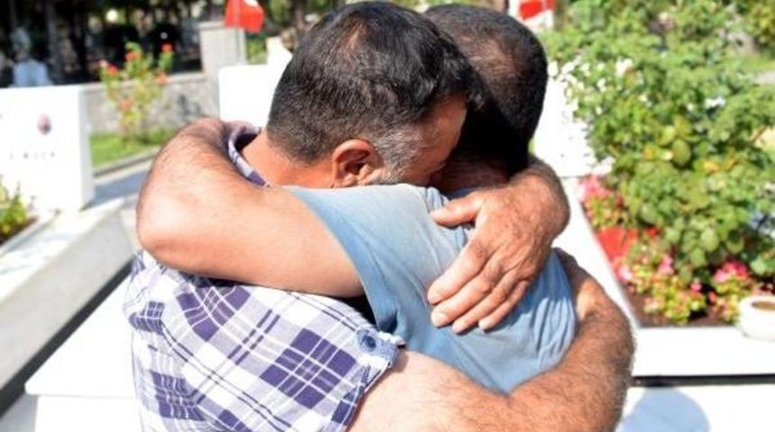 Zafer Bayramı'nda Şehitlik Ziyareti