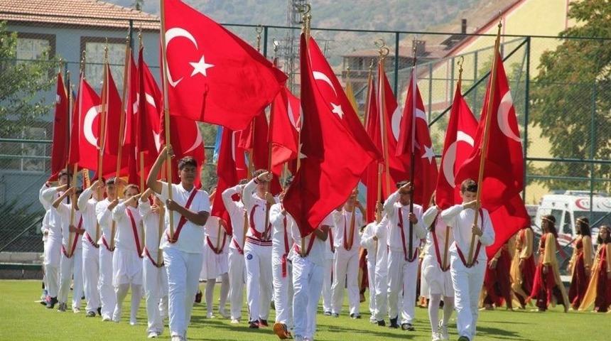 Nevşehir&rsquo;de Zafer Bayramı Kutlamaları Coşkulu Ge&ccedil;ti